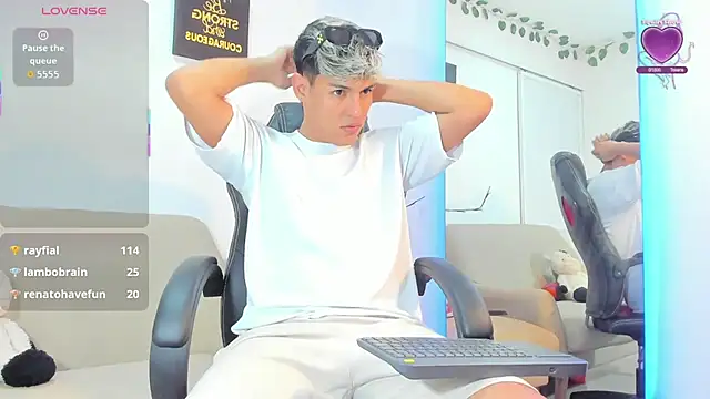 Snapshot of ryan_carter08 chatting on 09.15.25 ryan carter08 online show from 09.15.25