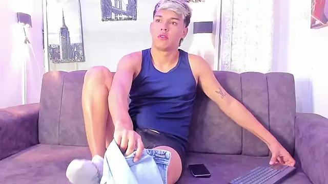 Snapshot of ryan_carter08 chatting on 09.28.25 ryan carter08 online show from 09.28.25