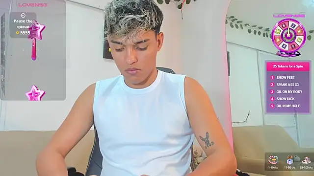 Snapshot of ryan_carter08 chatting on 10.10.25 ryan carter08 online show from 10.10.25