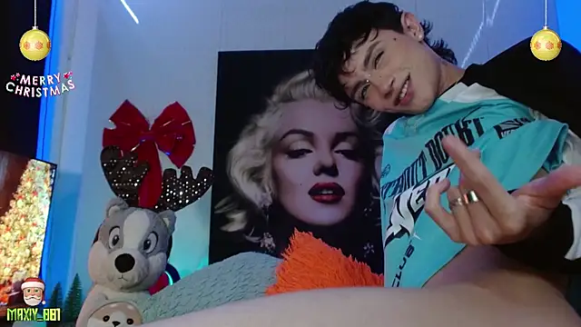 Snapshot of maxiy_001 chatting on 12.14.24 maxiy 001 online show from 12.14.24