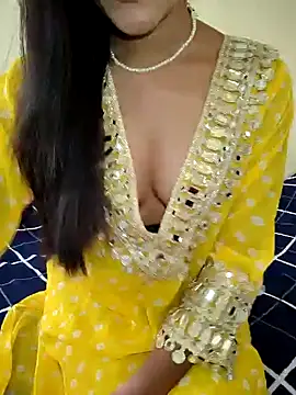 Snapshot of Meenakshi_ chatting on 11.17.25 Meenakshi online show from 11.17.25
