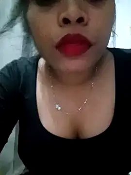 Snapshot of Queen_suman chatting on 12.23.24 Queen suman online show from 12.23.24