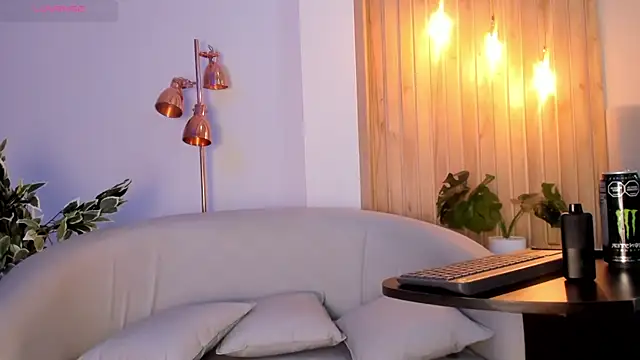 AriRobert  online show from 09.17.25