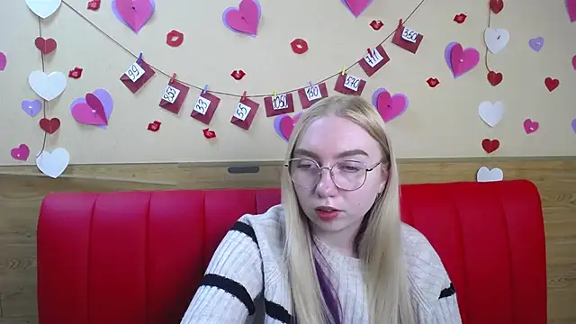 BeatriceFly online show from 02.20.25