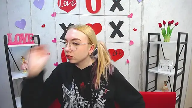 BeatriceFly online show from 03.10.25