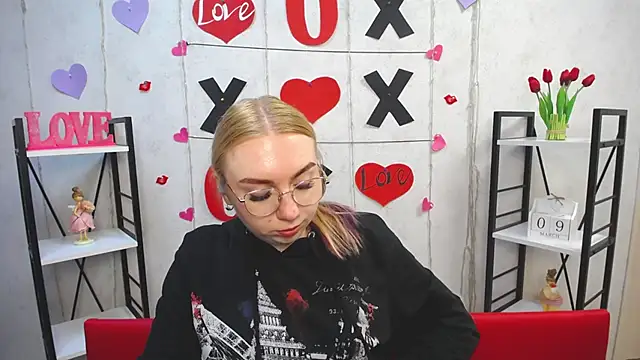 BeatriceFly online show from 03.10.25