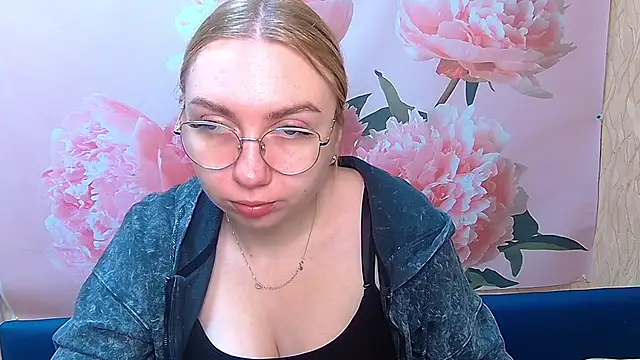 BeatriceFly online show from 09.15.25