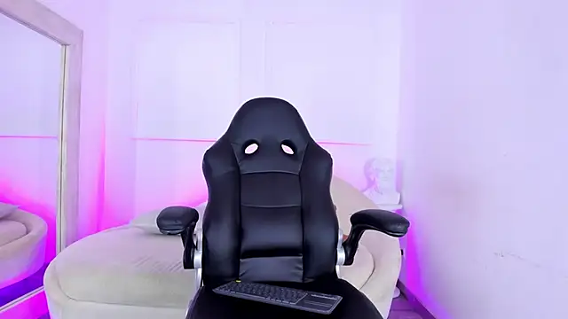 Hanna Moonlight  online show from 02.12.25