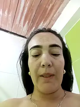 Snapshot of skayhot_ chatting on 12.22.24 skayhot online show from 12.22.24