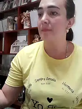 Snapshot of skayhot_ chatting on 12.23.24 skayhot online show from 12.23.24