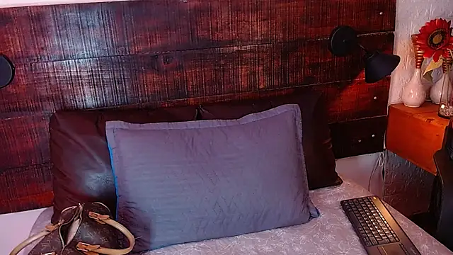 Snapshot of Celeste_sanz chatting on 12.24.24 Celeste sanz online show from 12.24.24