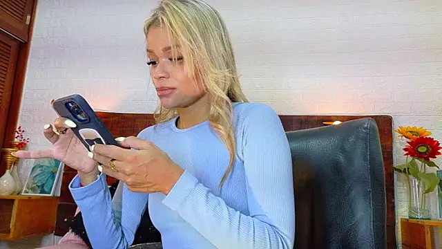 Snapshot of Celeste_sanz chatting on 09.16.25 Celeste sanz online show from 09.16.25