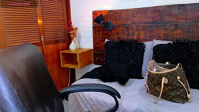 Snapshot of Celeste_sanz chatting on 09.28.25 Celeste sanz online show from 09.28.25