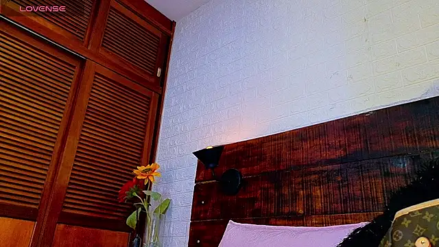 Snapshot of Celeste_sanz chatting on 10.21.25 Celeste sanz online show from 10.21.25