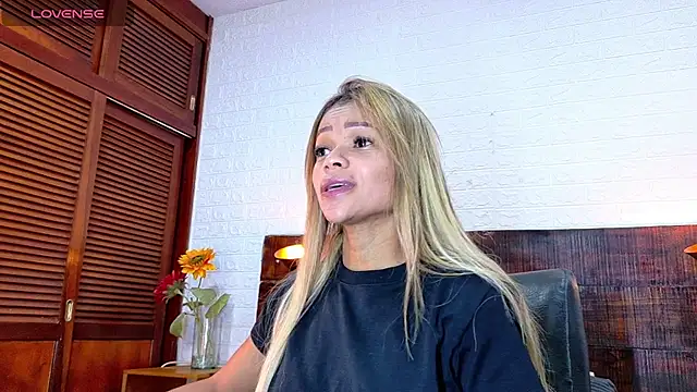 Snapshot of Celeste_sanz chatting on 11.09.25 Celeste sanz online show from 11.09.25