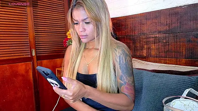 Snapshot of Celeste_sanz chatting on 11.13.25 Celeste sanz online show from 11.13.25