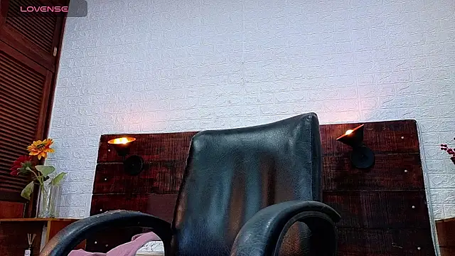 Snapshot of Celeste_sanz chatting on 11.19.25 Celeste sanz online show from 11.19.25