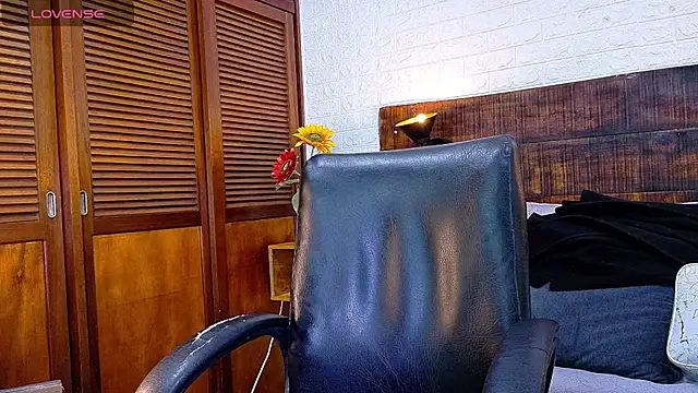 Snapshot of Celeste_sanz chatting on 11.26.25 Celeste sanz online show from 11.26.25