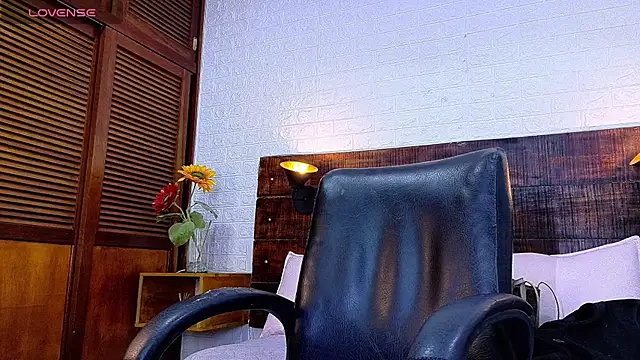 Snapshot of Celeste_sanz chatting on 11.30.25 Celeste sanz online show from 11.30.25