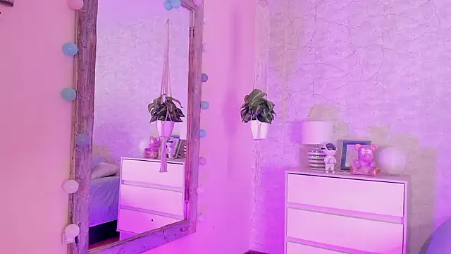 DahianaWalcott online show from 12.07.24