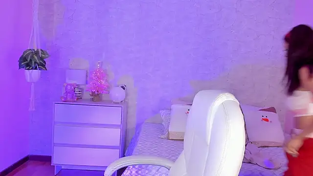 DahianaWalcott online show from 12.10.24