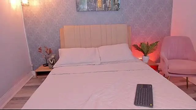 DahianaWalcott online show from 12.12.24