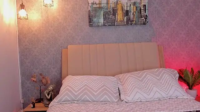 DahianaWalcott online show from 01.18.25