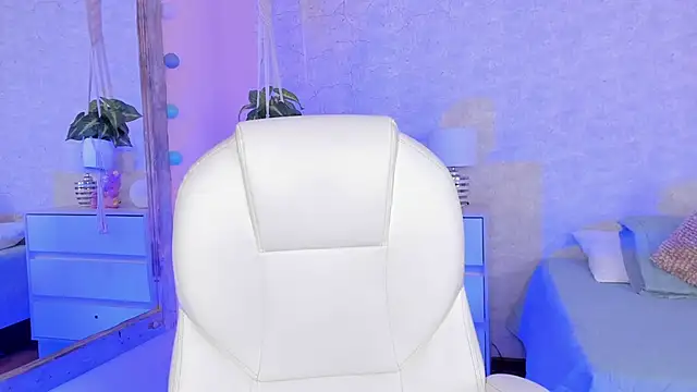 DahianaWalcott online show from 02.13.25