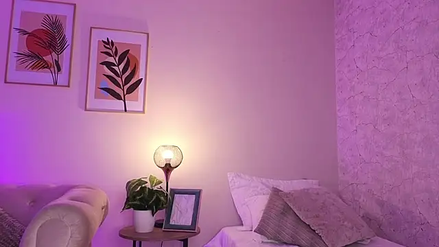 DahianaWalcott online show from 03.04.26