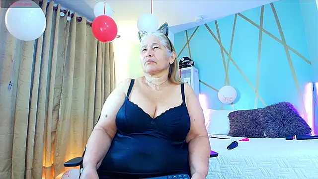 girl amada online show from 09.20.25