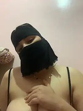 Snapshot of Miss-Soka chatting on 12.21.24 Miss-Soka online show from 12.21.24