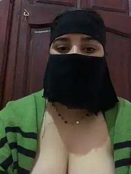 Snapshot of Miss-Soka chatting on 12.28.24 Miss-Soka online show from 12.28.24