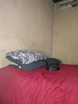 Goodgirlsue 77 online show from 10.20.25