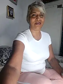 Snapshot of Goodgirlsue_77 chatting on 07.18.26 Goodgirlsue 77 online show from 07.18.26