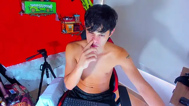 Snapshot of LilOwen_ chatting on 10.22.25 LilOwen online show from 10.22.25