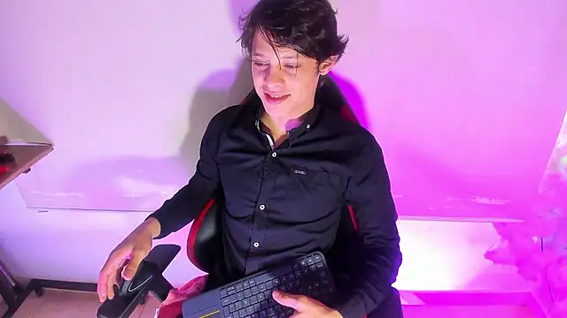 Snapshot of LilOwen_ chatting on 01.18.26 LilOwen online show from 01.18.26