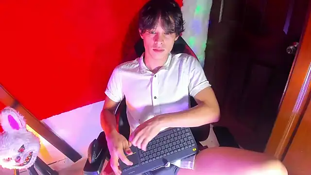 Snapshot of LilOwen_ chatting on 02.01.26 LilOwen online show from 02.01.26