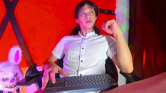 Snapshot of LilOwen_ chatting on 02.09.26 LilOwen online show from 02.09.26