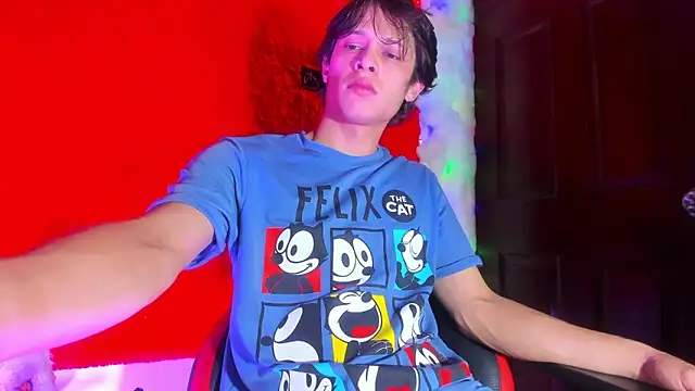 Snapshot of LilOwen_ chatting on 02.12.26 LilOwen online show from 02.12.26