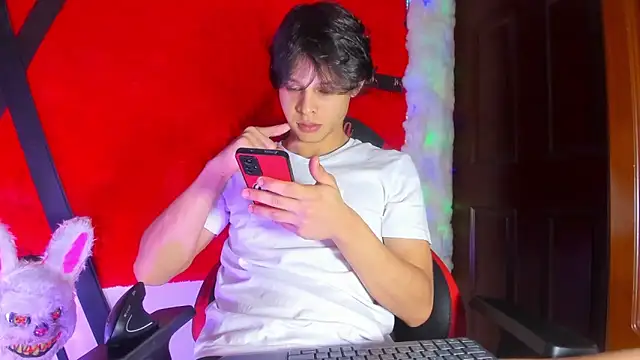 Snapshot of LilOwen_ chatting on 02.13.26 LilOwen online show from 02.13.26