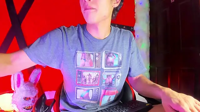 Snapshot of LilOwen_ chatting on 02.14.26 LilOwen online show from 02.14.26