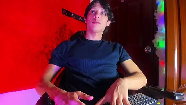 Snapshot of LilOwen_ chatting on 02.20.26 LilOwen online show from 02.20.26