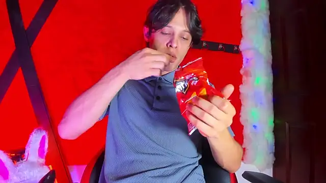 Snapshot of LilOwen_ chatting on 02.23.26 LilOwen online show from 02.23.26