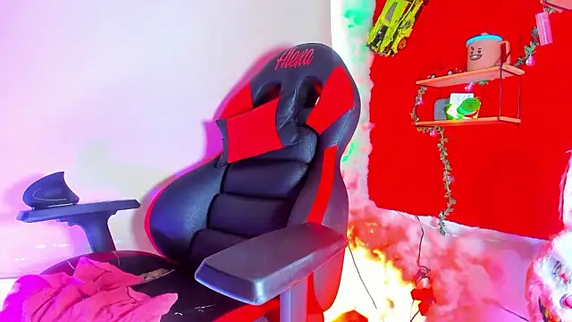 LilOwen  online show from 04.18.26