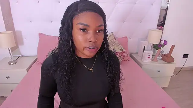 Isla Scott online show from 10.12.25