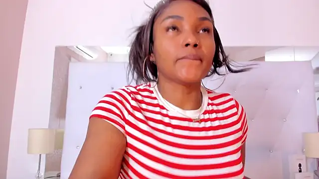 Isla Scott online show from 12.22.25