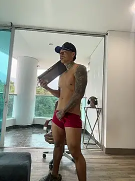 Snapshot of Dominiofit chatting on 02.15.26 Dominiofit online show from 02.15.26