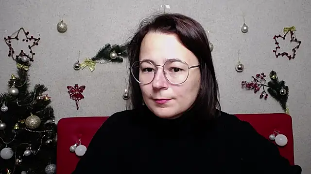 Snapshot of MarieSho chatting on 12.25.24 MarieSho online show from 12.25.24