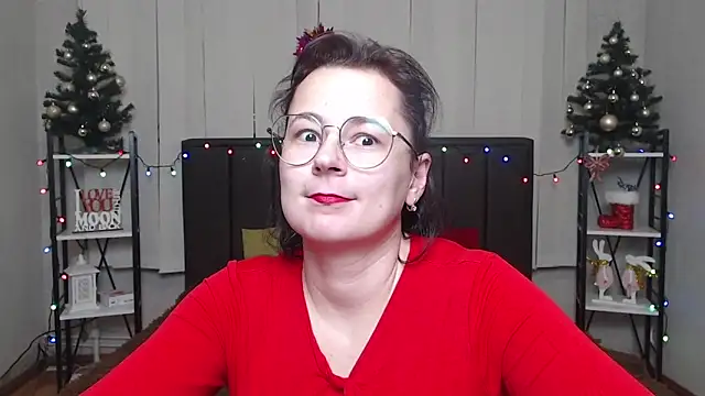 Snapshot of MarieSho chatting on 01.10.25 MarieSho online show from 01.10.25