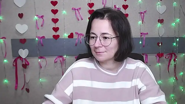 Snapshot of MarieSho chatting on 01.29.25 MarieSho online show from 01.29.25